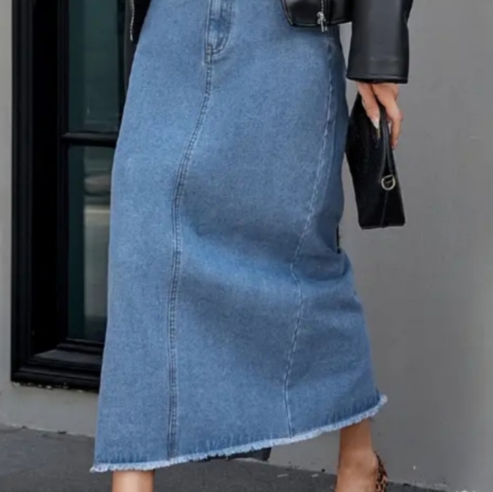 Frayed hem denim midi skirt